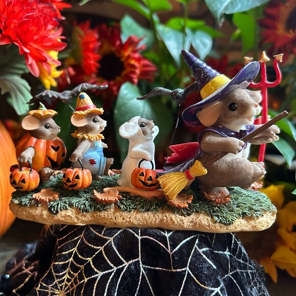 Charming Tails HALLOWEEN “We’re a Kooky Spooky Family” (85/119) - Picture 3 of 12